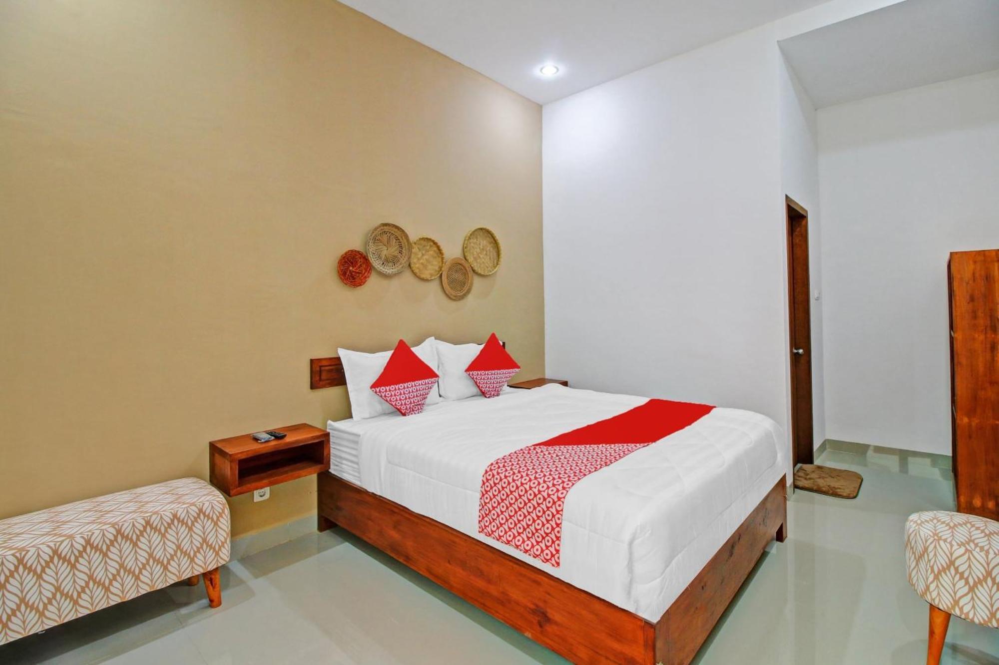 Oyo 90820 Madania Guesthouse Syariah Mataram Luaran gambar